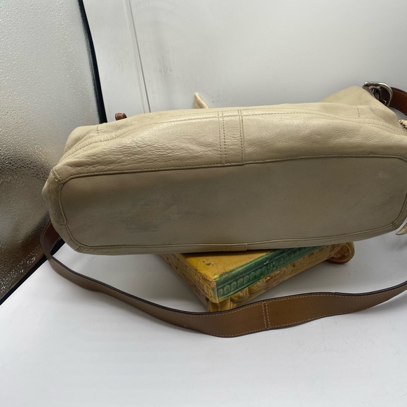 610Coach tan smooth leather #11516 (2017) PO - Picture 3 of 6